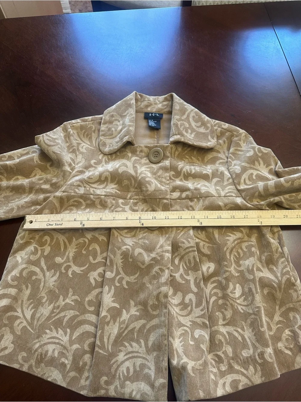 Tan Jacquard Short Coat RQT size medium, vintage, big button cropped jacket - Picture 4 of 8